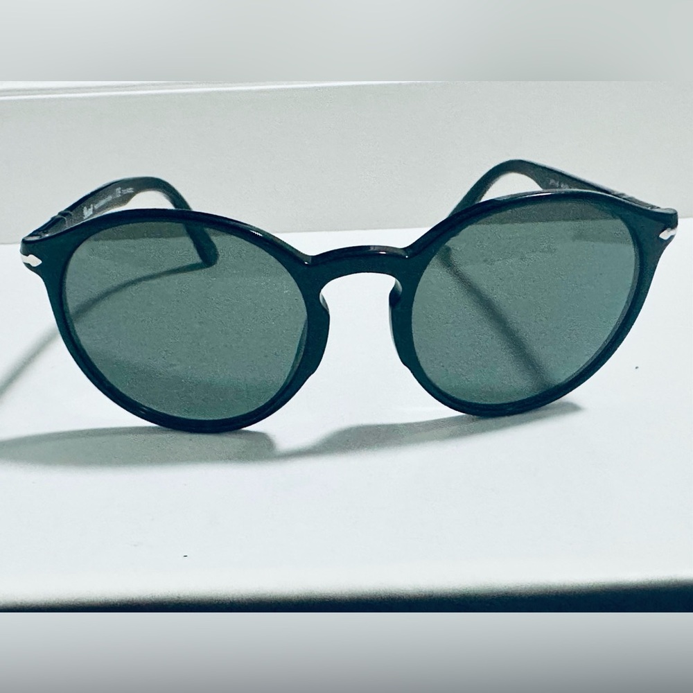 Brand New Women’s Retro Persol Polarized Sunglasses Black/Dark Green Glass lens